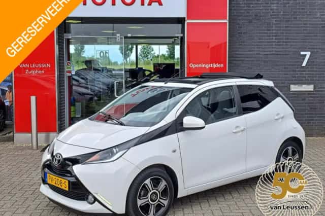 Toyota Aygo (2017) thumbnail 1