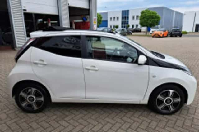 Toyota Aygo (2017) thumbnail 6