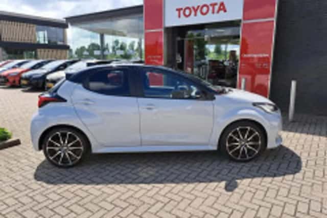 Toyota Yaris (2023) thumbnail 4