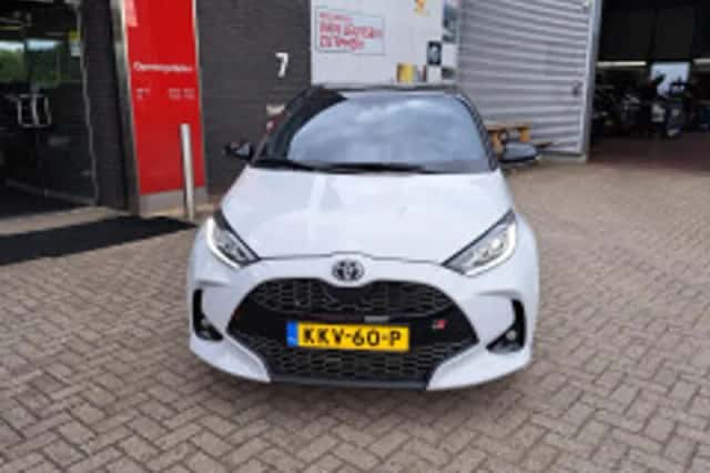 Toyota Yaris (2023) thumbnail 5