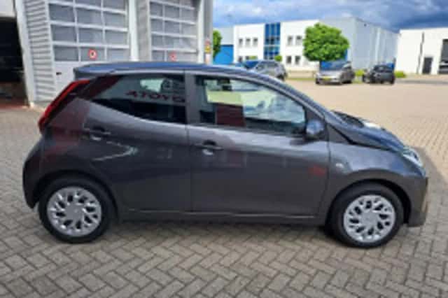 Toyota Aygo (2021) thumbnail 4