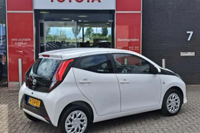 Toyota Aygo (2021) thumbnail 2
