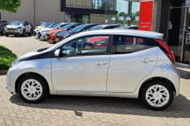 Toyota Aygo (2021) thumbnail 3