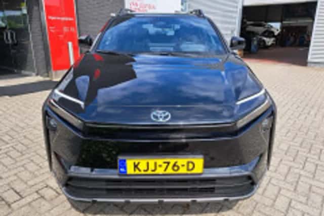 Toyota bZ4X (2026) thumbnail 5