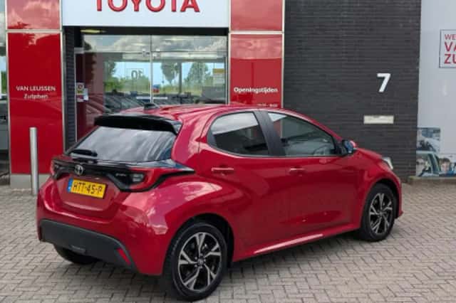 Toyota Yaris (2025) thumbnail 2