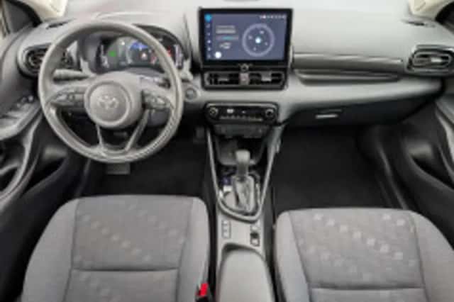 Toyota Yaris (2025) thumbnail 3
