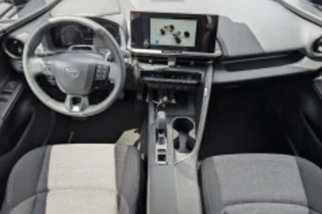 Toyota C hr (2026) thumbnail 5