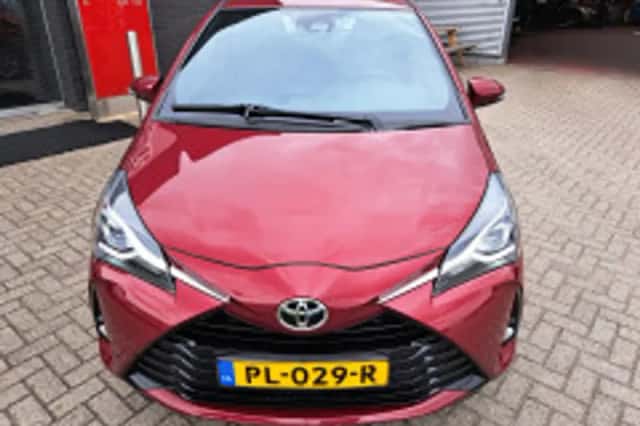 Toyota Yaris (2017) thumbnail 5