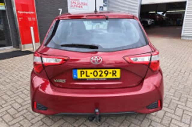 Toyota Yaris (2017) thumbnail 6