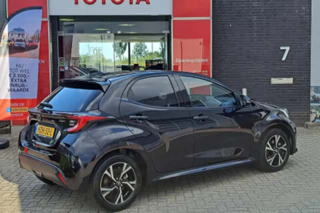 Toyota Yaris (2025) thumbnail 2