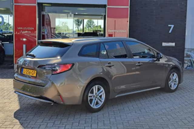 Toyota Corolla (2021) thumbnail 2