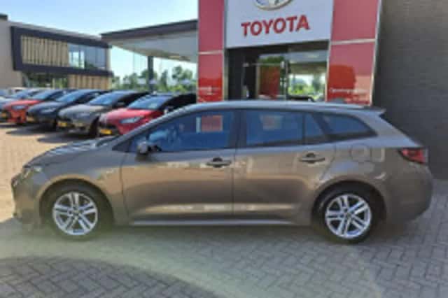 Toyota Corolla (2021) thumbnail 3