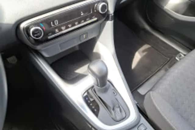 Toyota Yaris (2023) thumbnail 3