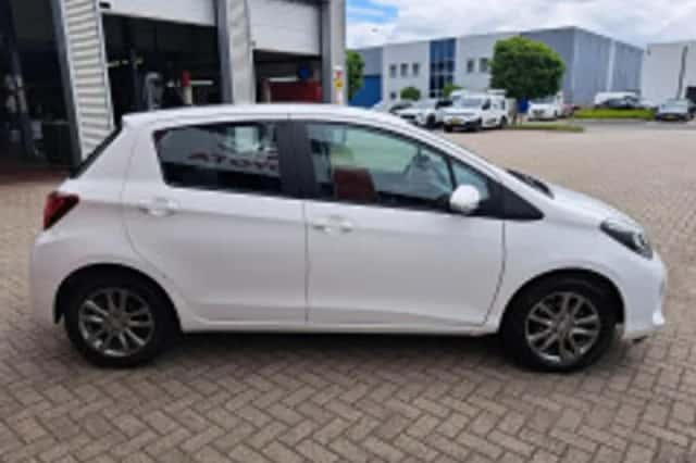Toyota Yaris (2014) thumbnail 6