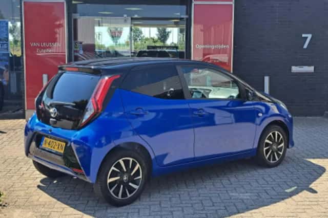 Toyota Aygo (2022) thumbnail 2