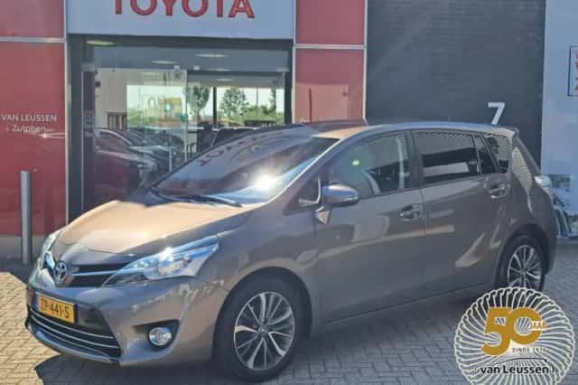 Toyota Verso (2016) thumbnail 1