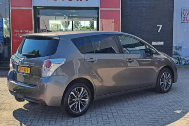 Toyota Verso (2016) thumbnail 2