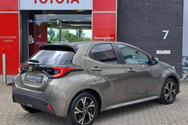 Toyota Yaris (2025) thumbnail 2