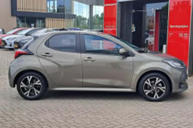 Toyota Yaris (2025) thumbnail 3