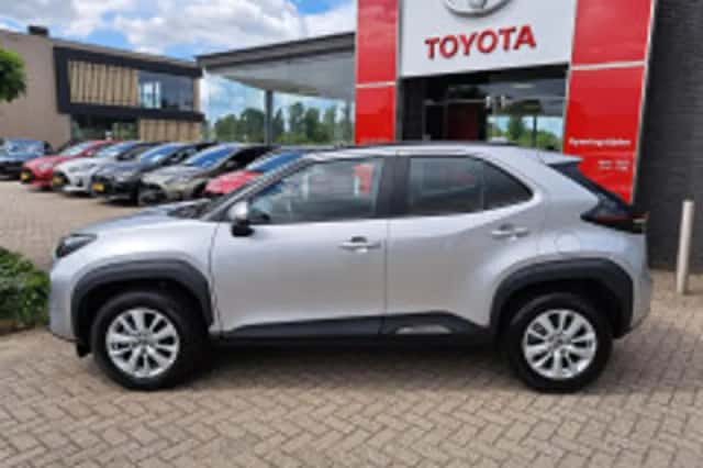 Toyota Yaris Cross (2025) thumbnail 4