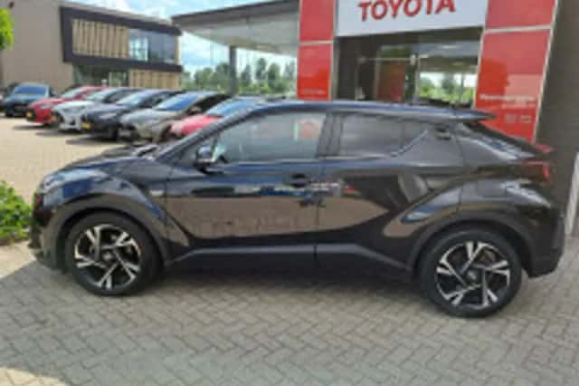 Toyota C hr (2022) thumbnail 3