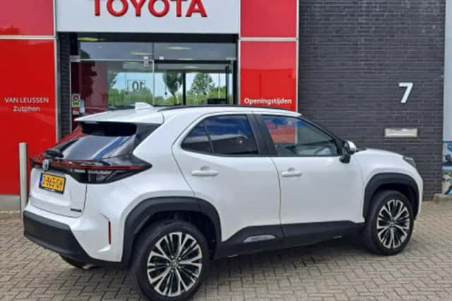 Toyota Yaris Cross (2023) thumbnail 2