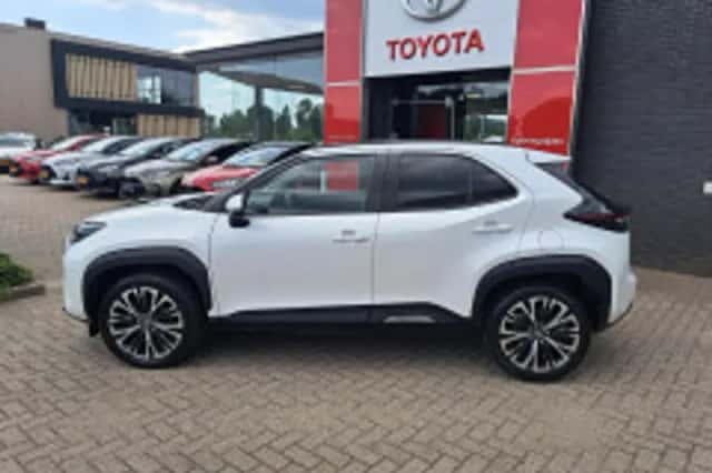 Toyota Yaris Cross (2023) thumbnail 3