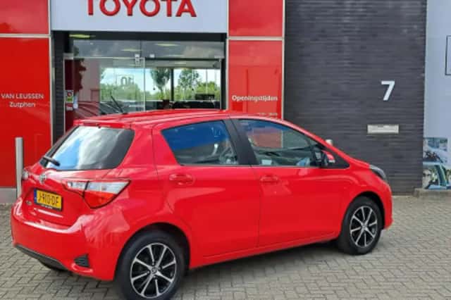 Toyota Yaris (2020) thumbnail 2