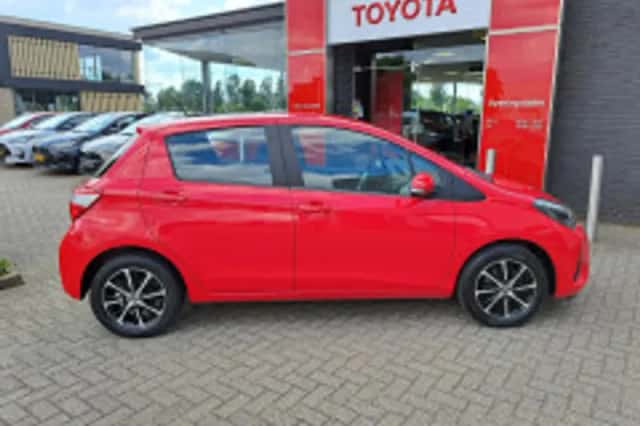 Toyota Yaris (2020) thumbnail 4