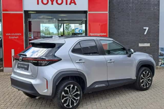 Toyota Yaris Cross (2025) thumbnail 2