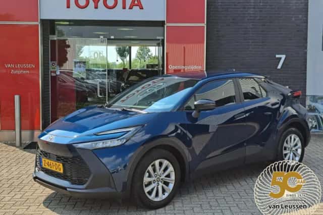 Toyota C-HR (2024) thumbnail 1