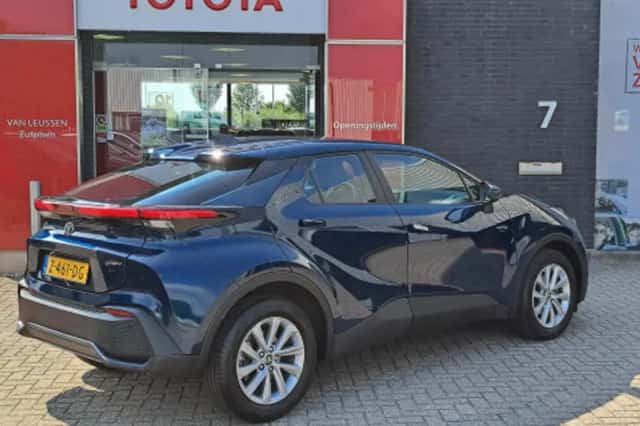 Toyota C hr (2024) thumbnail 2