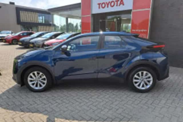 Toyota C hr (2024) thumbnail 3