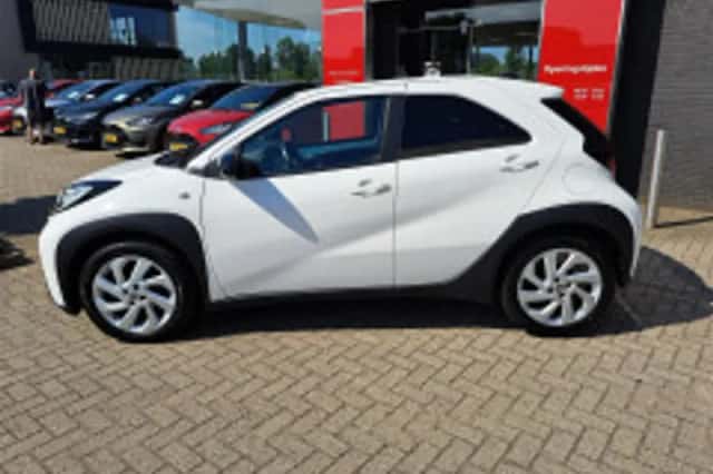 Toyota Aygo (2023) thumbnail 3