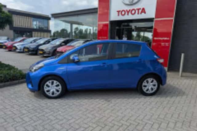 Toyota Yaris (2018) thumbnail 3