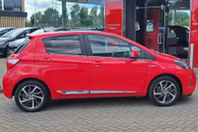 Toyota Yaris (2017) thumbnail 4