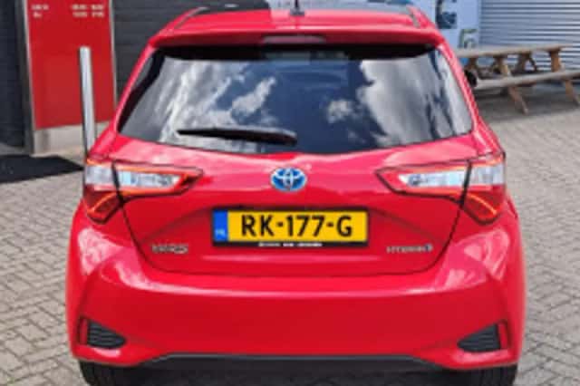 Toyota Yaris (2017) thumbnail 6