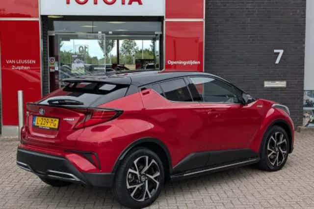 Toyota C hr (2021) thumbnail 2