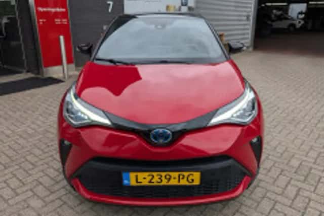 Toyota C hr (2021) thumbnail 5