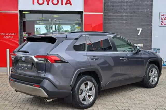 Toyota RAV4 (2024) thumbnail 2