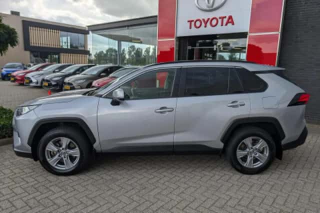 Toyota RAV4 (2024) thumbnail 2