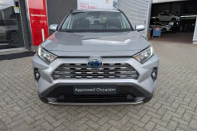 Toyota RAV4 (2024) thumbnail 3