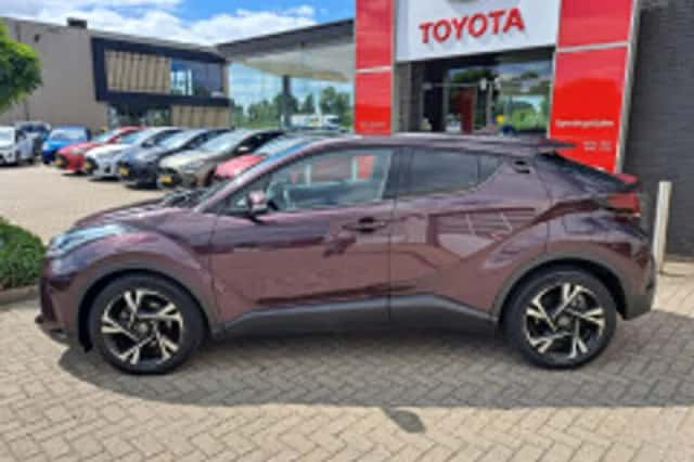 Toyota C-HR (2023) thumbnail 3