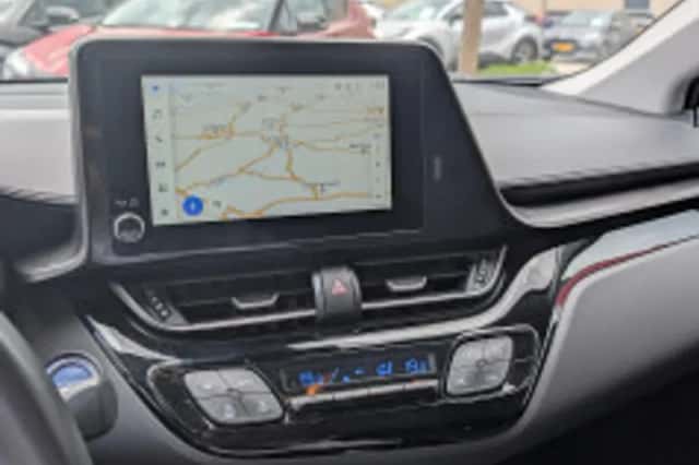 Toyota C-HR (2023) thumbnail 5