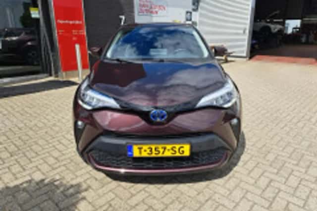 Toyota C-HR (2023) thumbnail 5