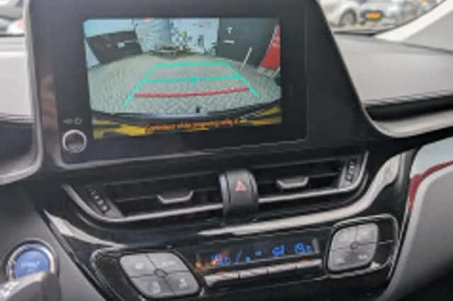 Toyota C-HR (2023) thumbnail 6