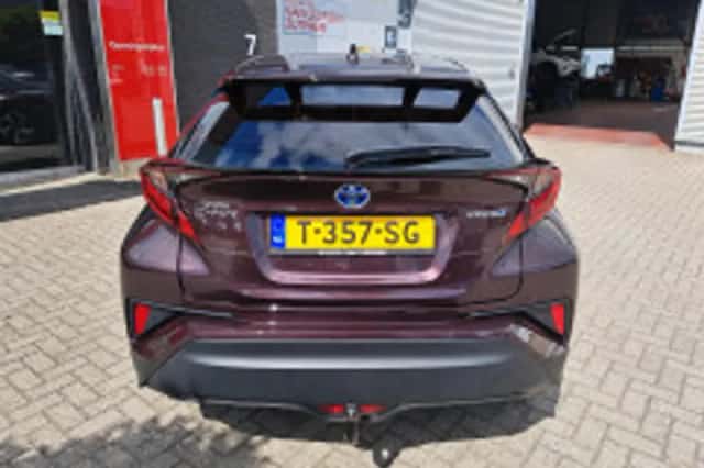 Toyota C-HR (2023) thumbnail 6