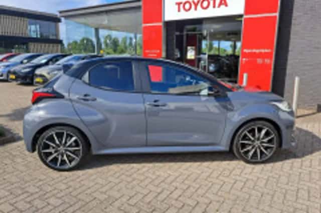 Toyota Yaris (2025) thumbnail 4