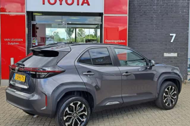Toyota Yaris Cross (2023) thumbnail 2