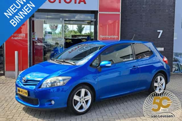 Toyota Auris (2011) thumbnail 1